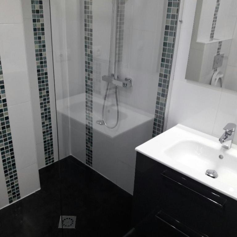 Habitaciones En Ronda กาสโตร-อูร์เดียเลส ภายนอก รูปภาพ